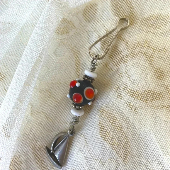 NWT Women/Girls Tablet/Phone Keychain Purse Cute Sailboat/Yacht Beaded Charm - Picture 4 of 4